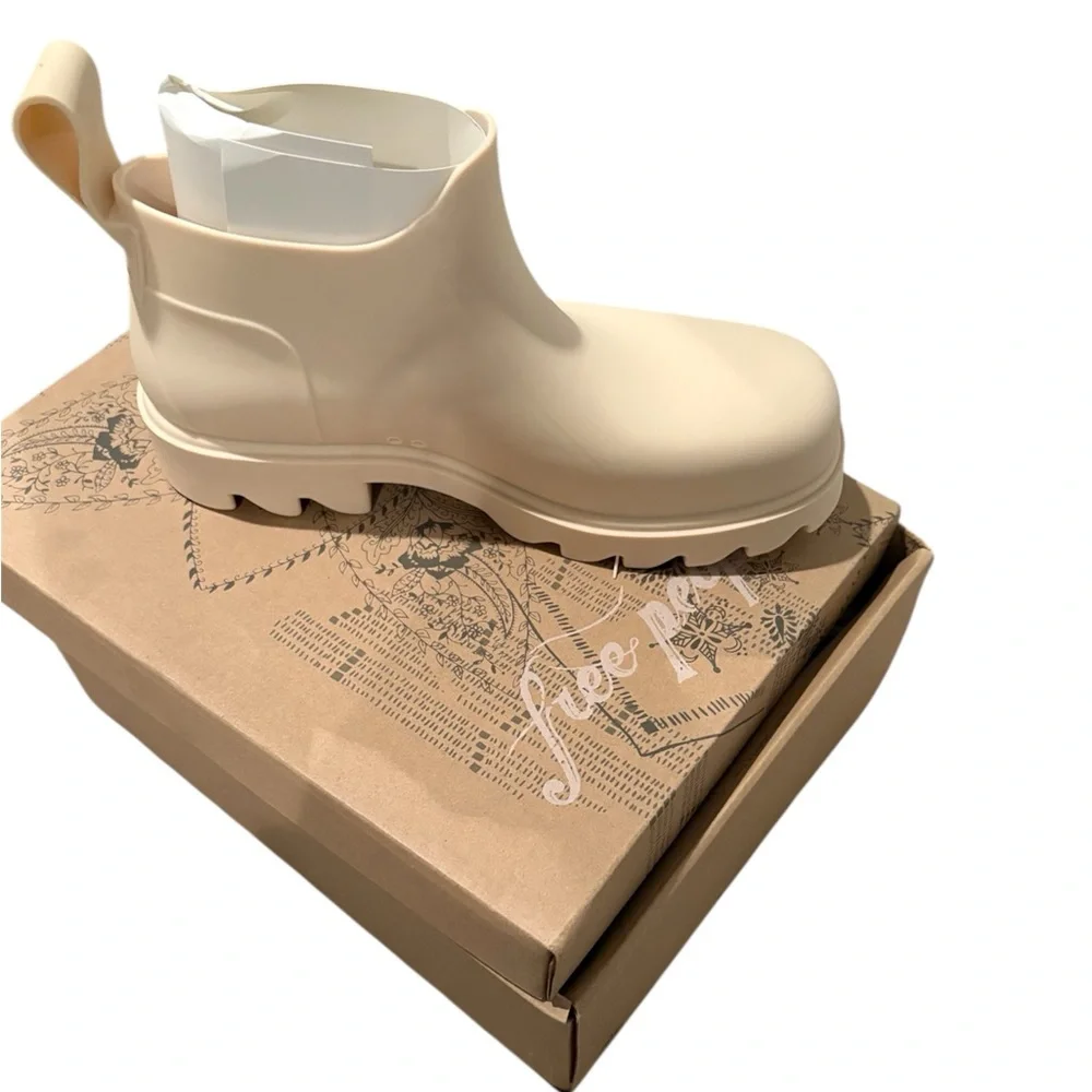 NWT Free People High Street Rain Boots - Parchment Size 8 - Picture 5 of 10
